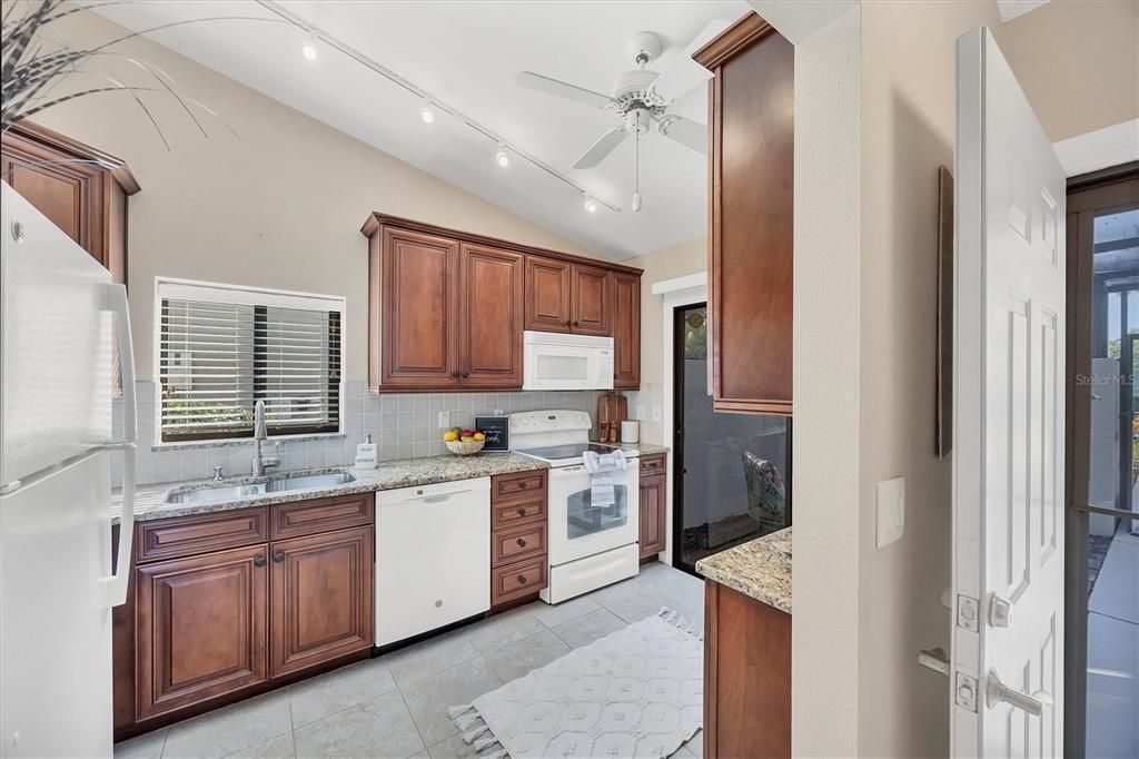 Active With Contract: $254,900 (2 beds, 2 baths, 1127 Square Feet)