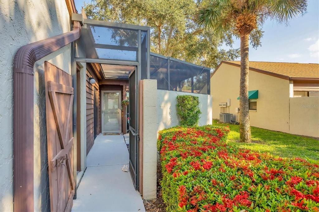 Active With Contract: $254,900 (2 beds, 2 baths, 1127 Square Feet)