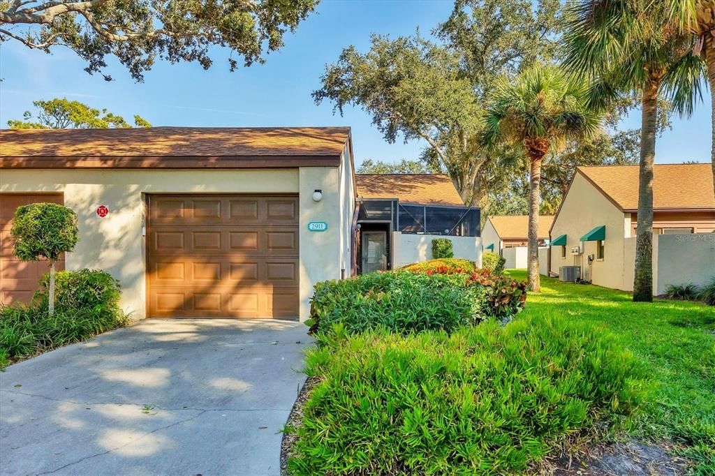 Active With Contract: $254,900 (2 beds, 2 baths, 1127 Square Feet)