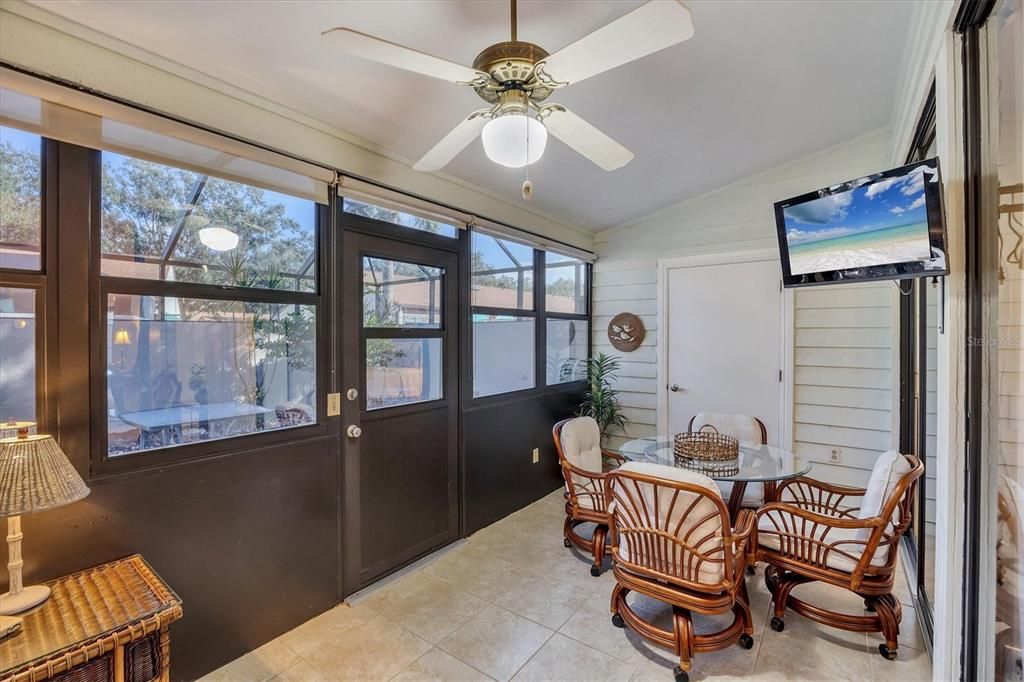 Active With Contract: $254,900 (2 beds, 2 baths, 1127 Square Feet)