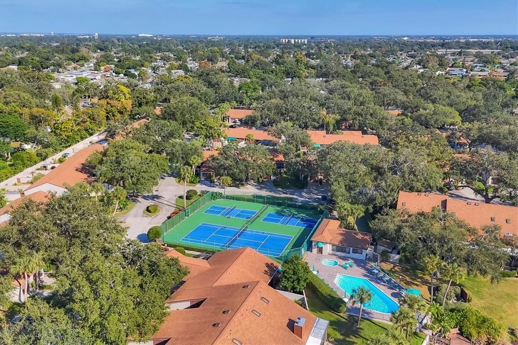 Active With Contract: $254,900 (2 beds, 2 baths, 1127 Square Feet)