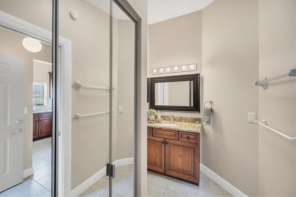 Active With Contract: $254,900 (2 beds, 2 baths, 1127 Square Feet)