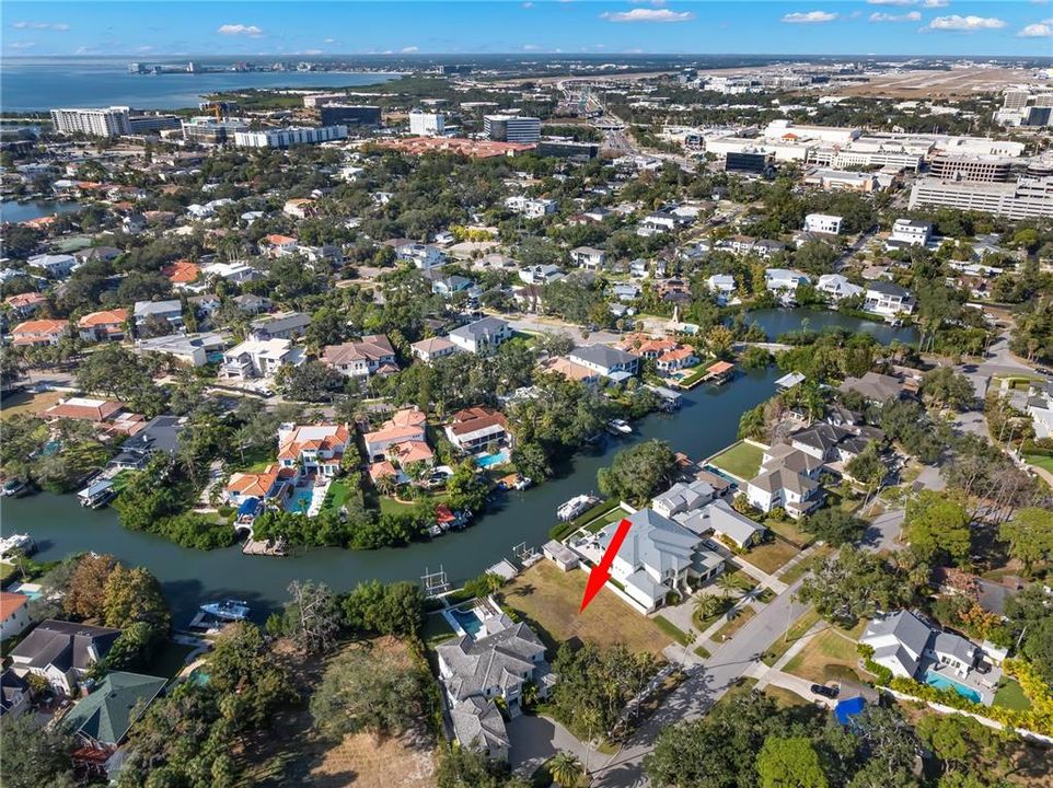 На продажу: $2,350,000 (0.31 acres)