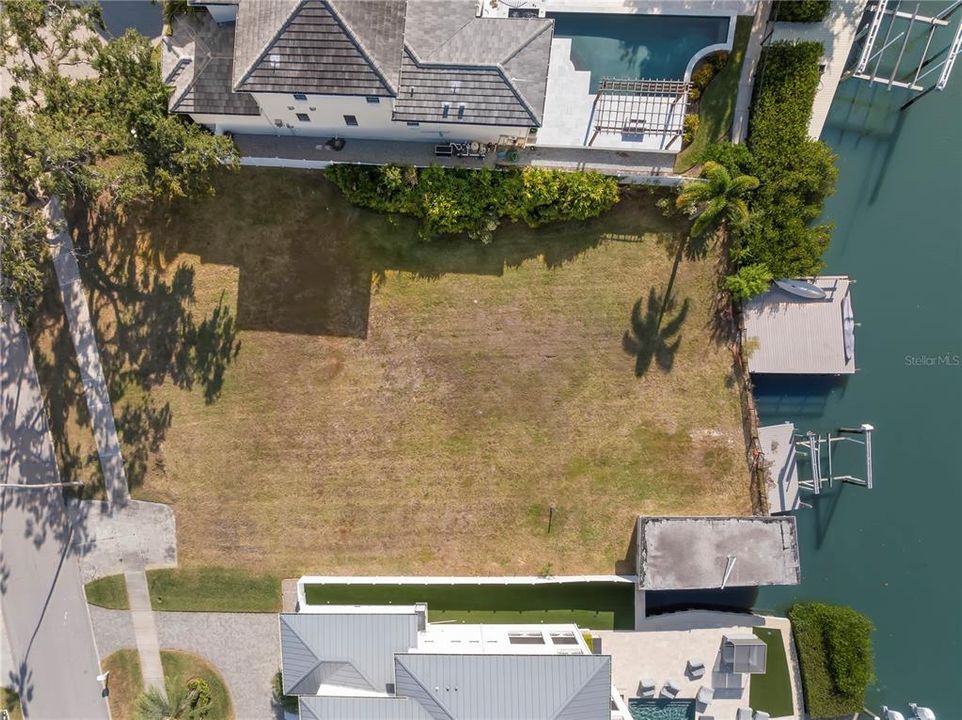 На продажу: $2,350,000 (0.31 acres)