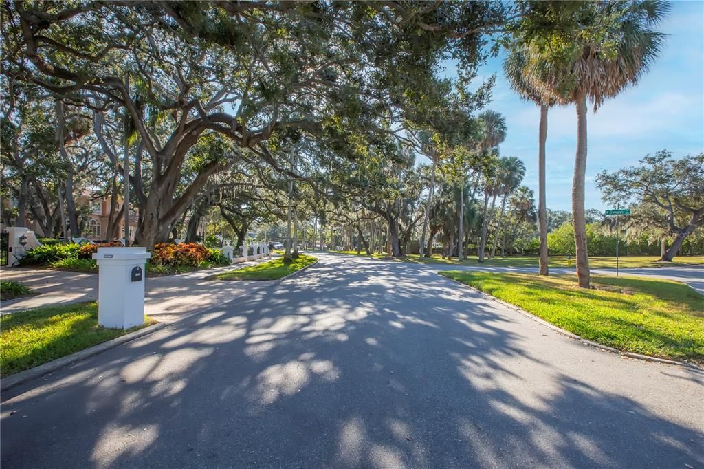 На продажу: $2,350,000 (0.31 acres)