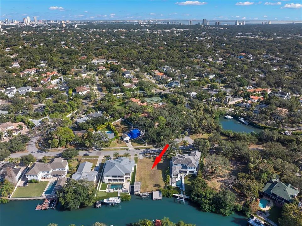 На продажу: $2,350,000 (0.31 acres)