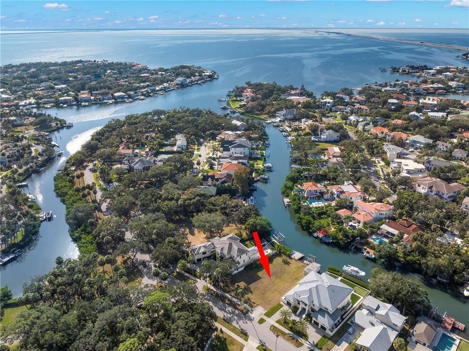 На продажу: $2,350,000 (0.31 acres)