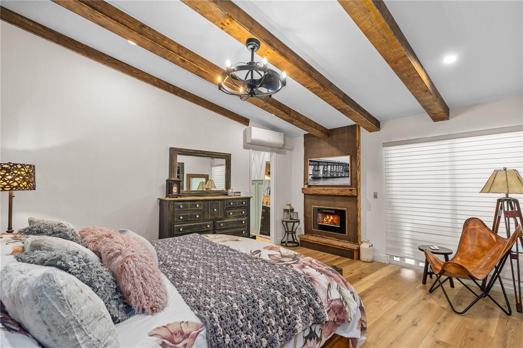 待售: $729,000 (4 贝兹, 3 浴室, 2040 平方英尺)