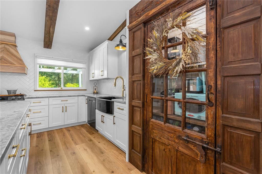 待售: $729,000 (4 贝兹, 3 浴室, 2040 平方英尺)