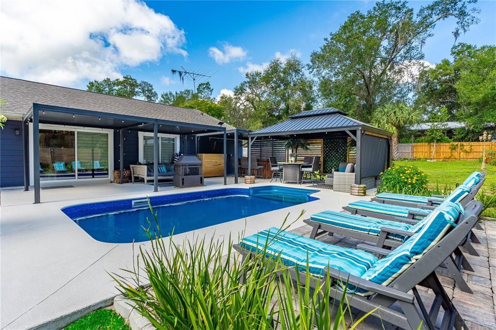 待售: $729,000 (4 贝兹, 3 浴室, 2040 平方英尺)