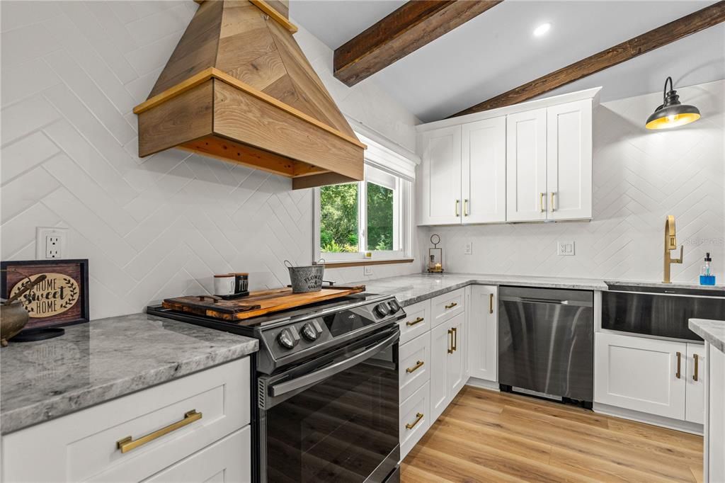 待售: $729,000 (4 贝兹, 3 浴室, 2040 平方英尺)