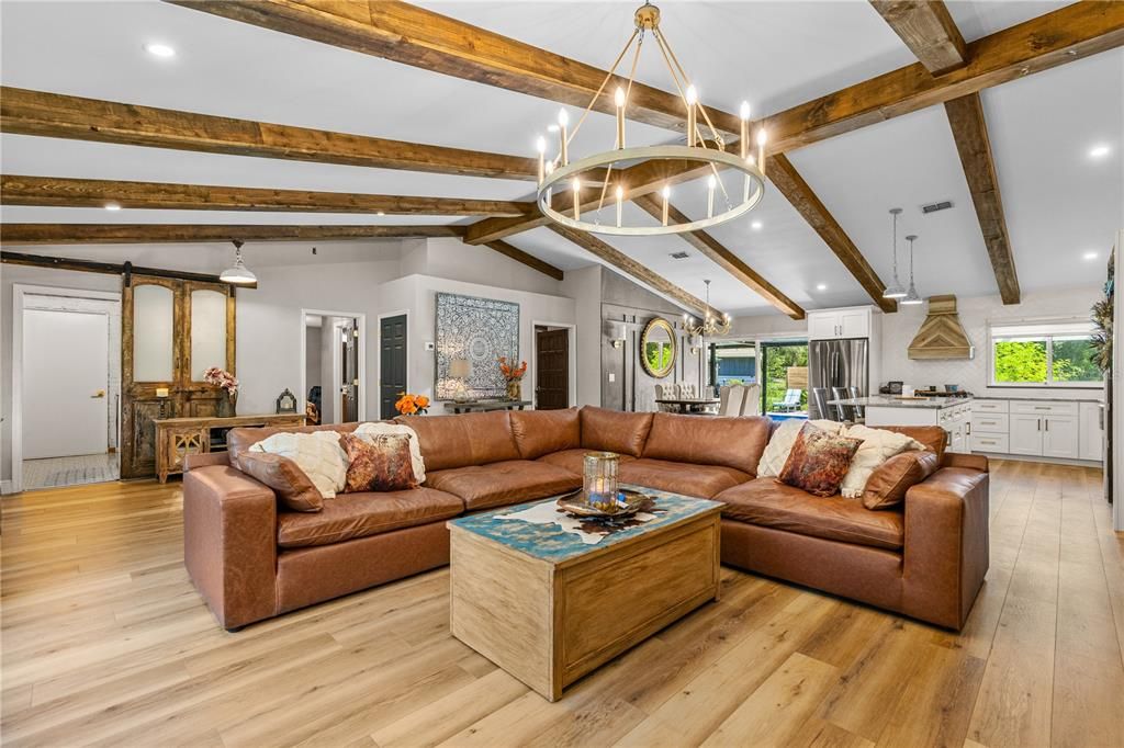 待售: $729,000 (4 贝兹, 3 浴室, 2040 平方英尺)