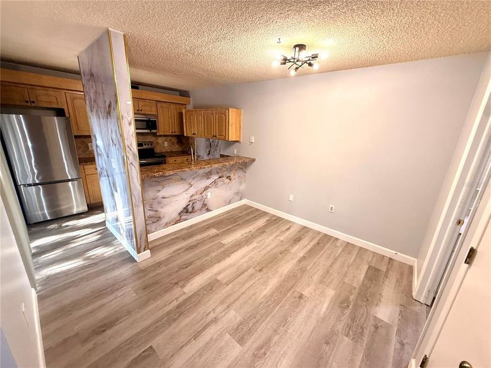 出租: $1,850 (2 贝兹, 2 浴室, 1344 平方英尺)