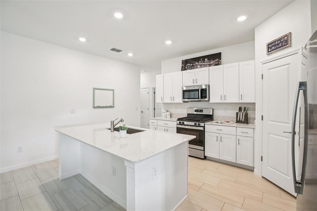 En Venta: $390,000 (4 camas, 2 baños, 1810 Pies cuadrados)