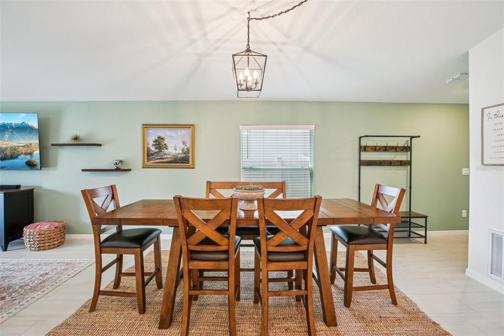 En Venta: $390,000 (4 camas, 2 baños, 1810 Pies cuadrados)