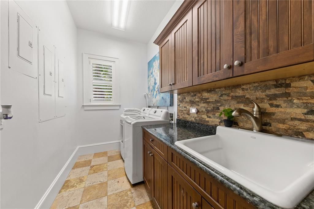 For Sale: $3,750,000 (6 beds, 5 baths, 5855 Square Feet)