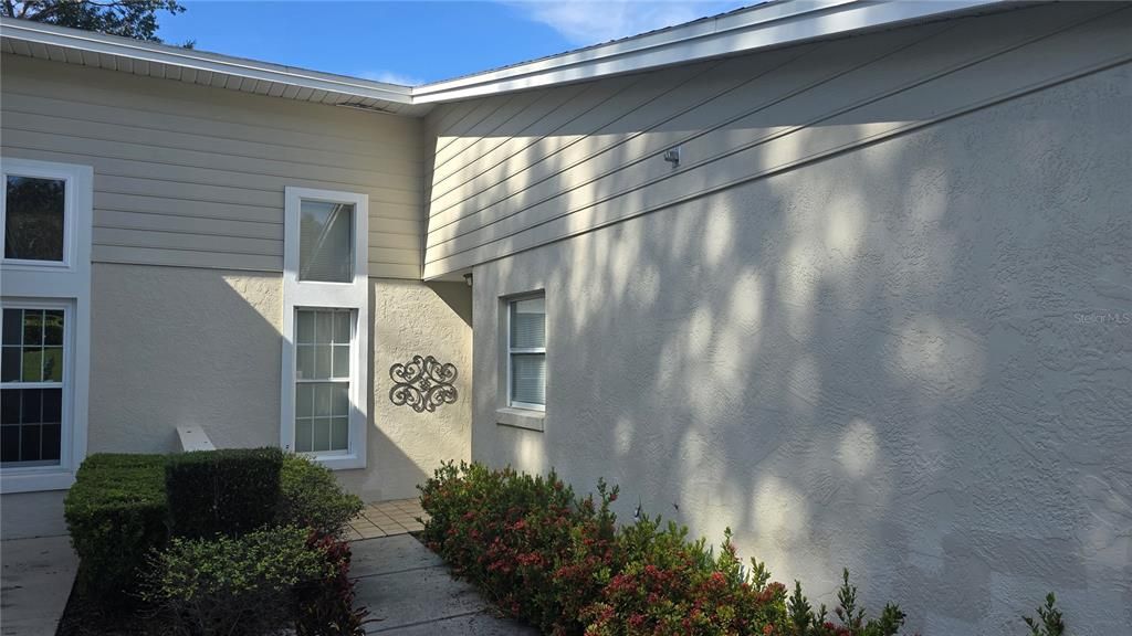 Active With Contract: $280,000 (2 beds, 2 baths, 1300 Square Feet)