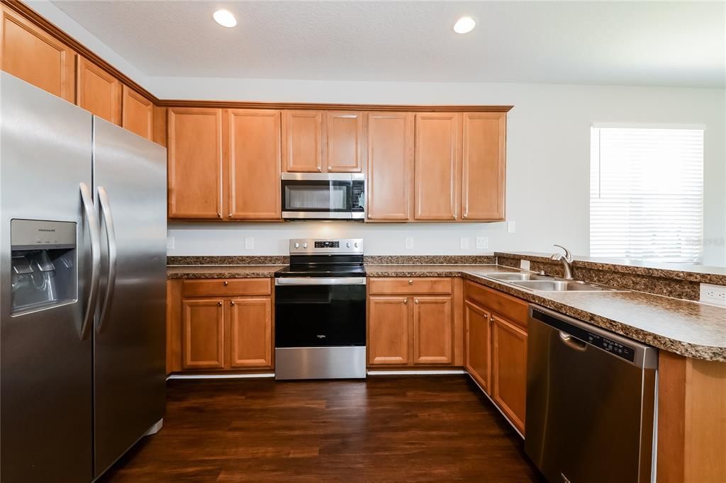 待售: $350,000 (4 贝兹, 2 浴室, 2754 平方英尺)