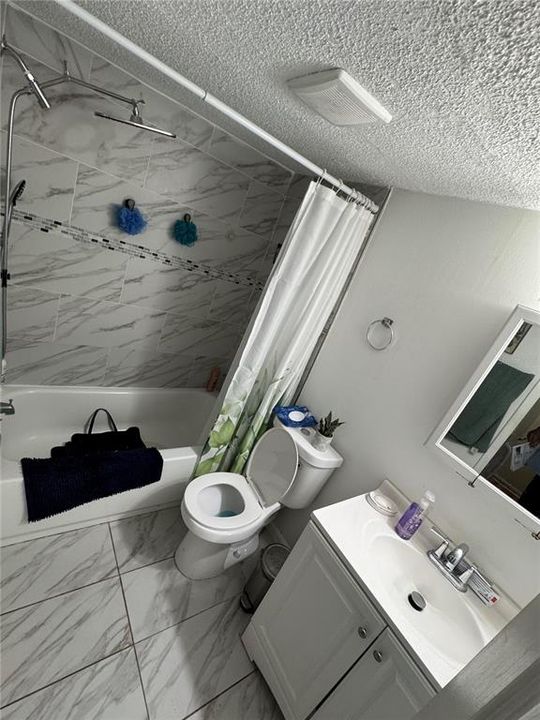 出租: $1,350 (2 贝兹, 1 浴室, 899 平方英尺)