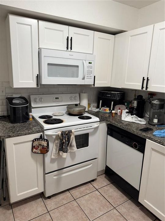 出租: $1,350 (2 贝兹, 1 浴室, 899 平方英尺)