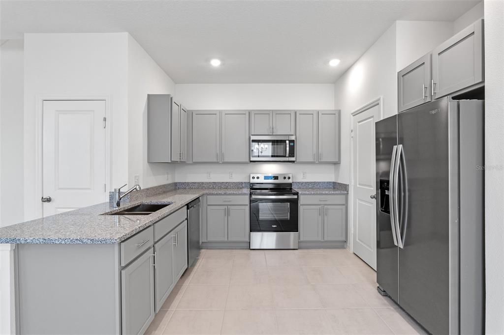 For Rent: $2,300 (3 beds, 2 baths, 1573 Square Feet)