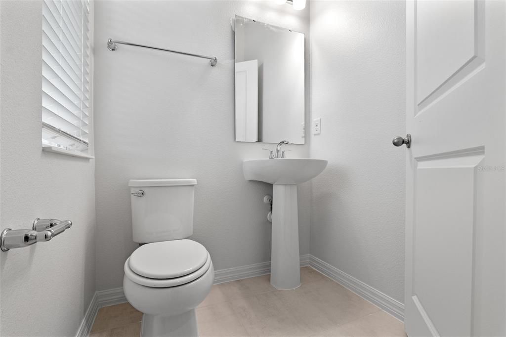 For Rent: $2,300 (3 beds, 2 baths, 1573 Square Feet)