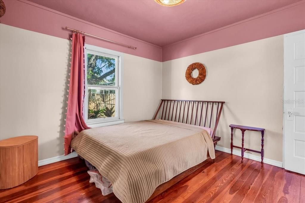 На продажу: $274,900 (2 спален, 2 ванн, 1200 Квадратных фут)