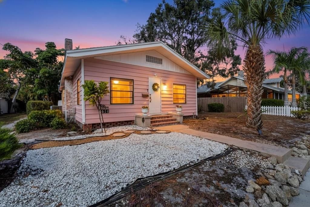 На продажу: $274,900 (2 спален, 2 ванн, 1200 Квадратных фут)