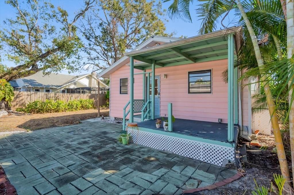 На продажу: $274,900 (2 спален, 2 ванн, 1200 Квадратных фут)