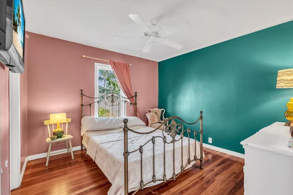 На продажу: $274,900 (2 спален, 2 ванн, 1200 Квадратных фут)