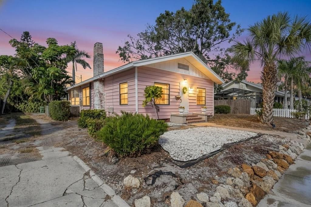 На продажу: $274,900 (2 спален, 2 ванн, 1200 Квадратных фут)