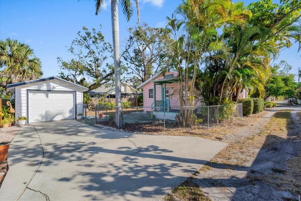 На продажу: $274,900 (2 спален, 2 ванн, 1200 Квадратных фут)