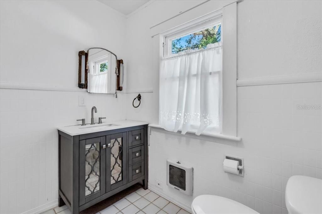 На продажу: $274,900 (2 спален, 2 ванн, 1200 Квадратных фут)