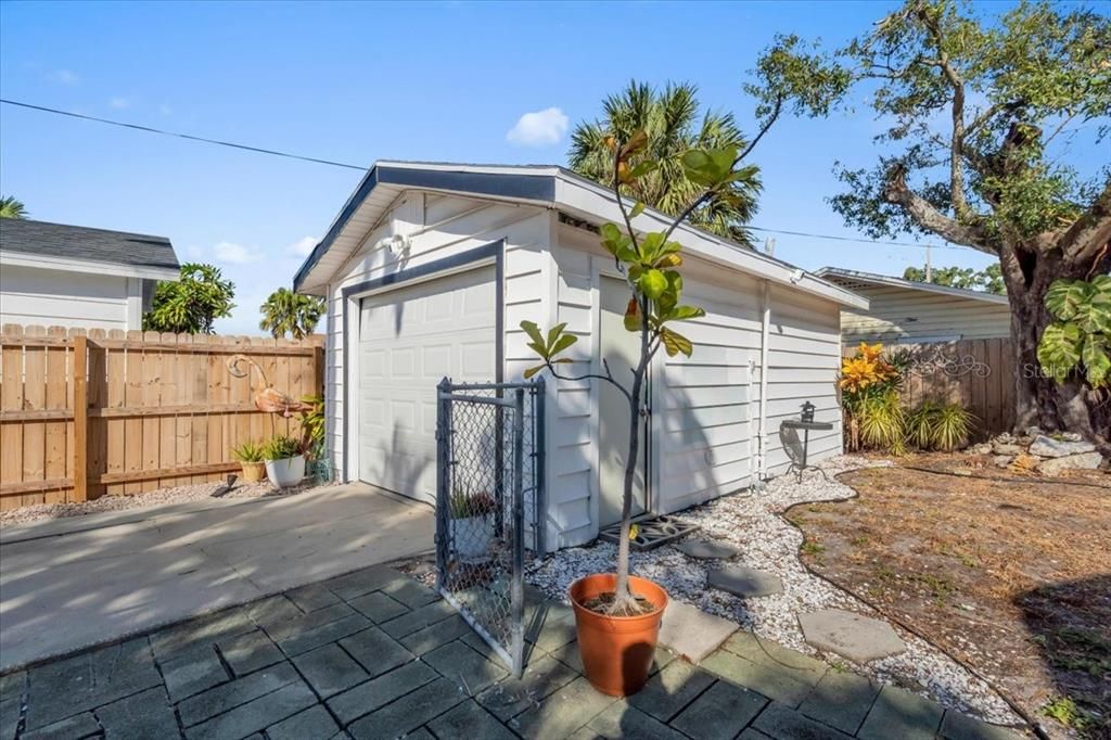 На продажу: $274,900 (2 спален, 2 ванн, 1200 Квадратных фут)