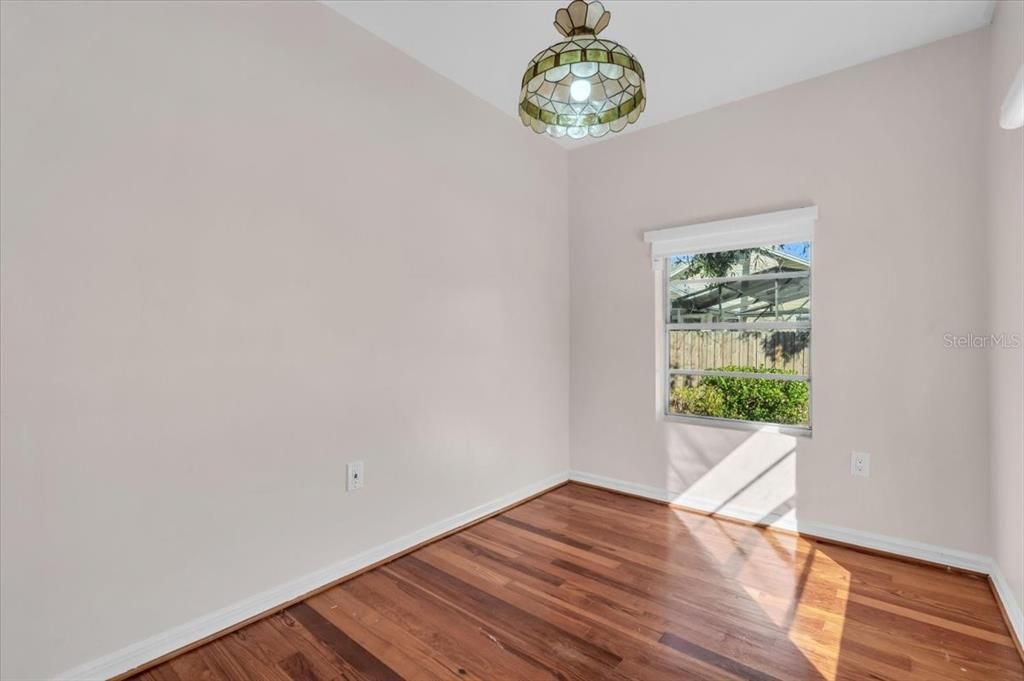 На продажу: $274,900 (2 спален, 2 ванн, 1200 Квадратных фут)