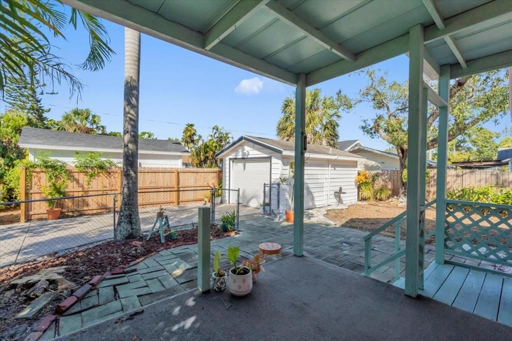 На продажу: $274,900 (2 спален, 2 ванн, 1200 Квадратных фут)