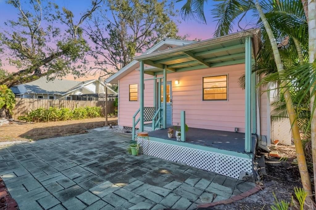 На продажу: $274,900 (2 спален, 2 ванн, 1200 Квадратных фут)