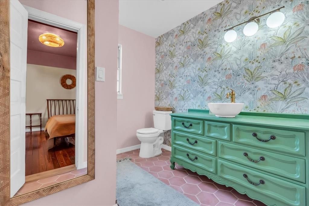 На продажу: $274,900 (2 спален, 2 ванн, 1200 Квадратных фут)