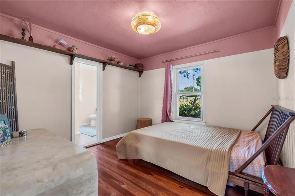 На продажу: $274,900 (2 спален, 2 ванн, 1200 Квадратных фут)