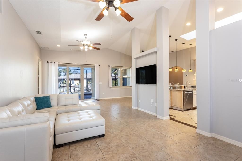 待售: $999,000 (3 贝兹, 3 浴室, 2093 平方英尺)