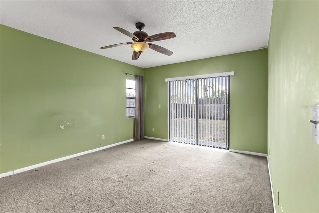 Под контрактом: $374,900 (3 спален, 2 ванн, 1356 Квадратных фут)