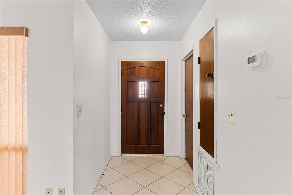 Под контрактом: $374,900 (3 спален, 2 ванн, 1356 Квадратных фут)