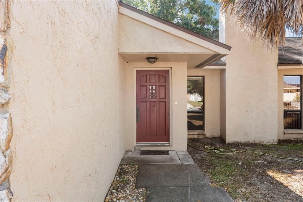 Под контрактом: $374,900 (3 спален, 2 ванн, 1356 Квадратных фут)