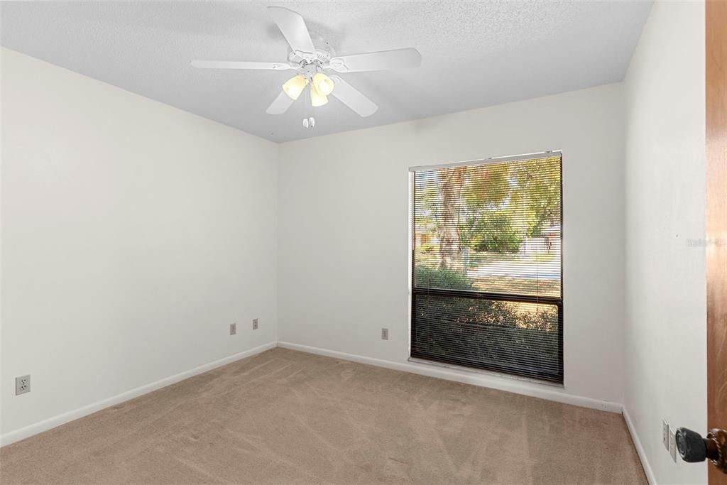 Под контрактом: $374,900 (3 спален, 2 ванн, 1356 Квадратных фут)