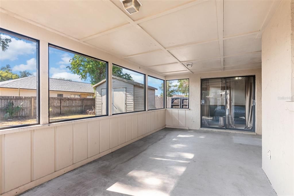 Под контрактом: $374,900 (3 спален, 2 ванн, 1356 Квадратных фут)