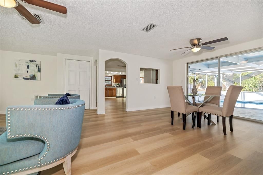 For Sale: $325,000 (3 beds, 2 baths, 1442 Square Feet)