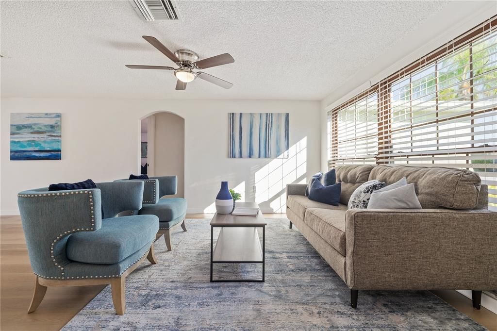 For Sale: $325,000 (3 beds, 2 baths, 1442 Square Feet)