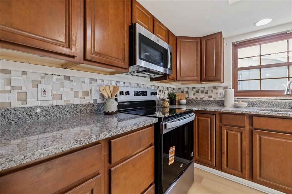 For Sale: $325,000 (3 beds, 2 baths, 1442 Square Feet)