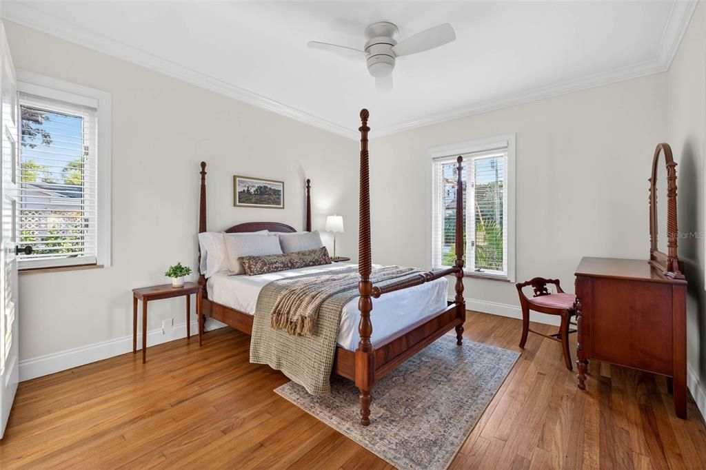 待售: $2,550,000 (5 贝兹, 4 浴室, 4043 平方英尺)