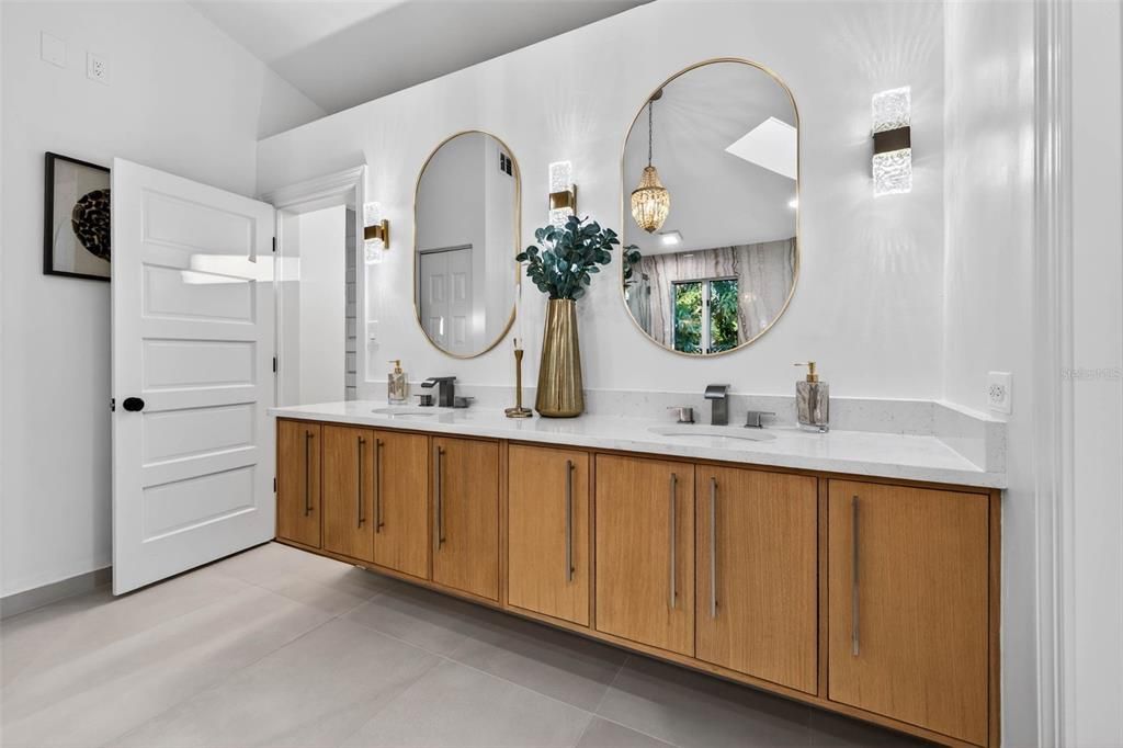 待售: $2,550,000 (5 贝兹, 4 浴室, 4043 平方英尺)